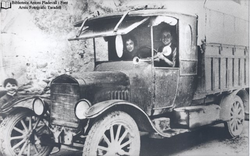 Maria i Josep Generó dins els seu vehicle de mercaderies