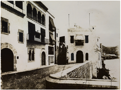 Mirador Miquel Utrillo i façana de l'antic hospital