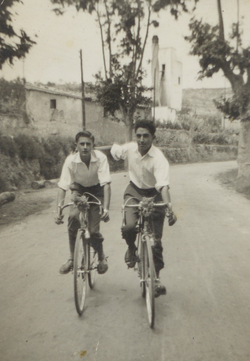 Jaume "Pere" Senserrich i Jaume Busquets en bicicleta