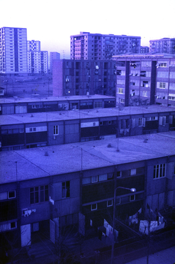 Barri del Besòs, al fons blocs de pisos del barri la Pau